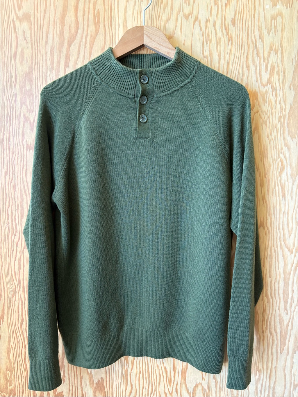 Kit And Ace Men’s Green Button-Neck Sweater